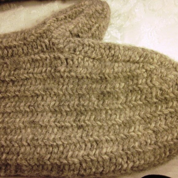 Winter knitted MITTENS FLEECE LINED RIBBED CUF GRAY UNISEX GOOD CONDITION USED - Picture 8 of 15